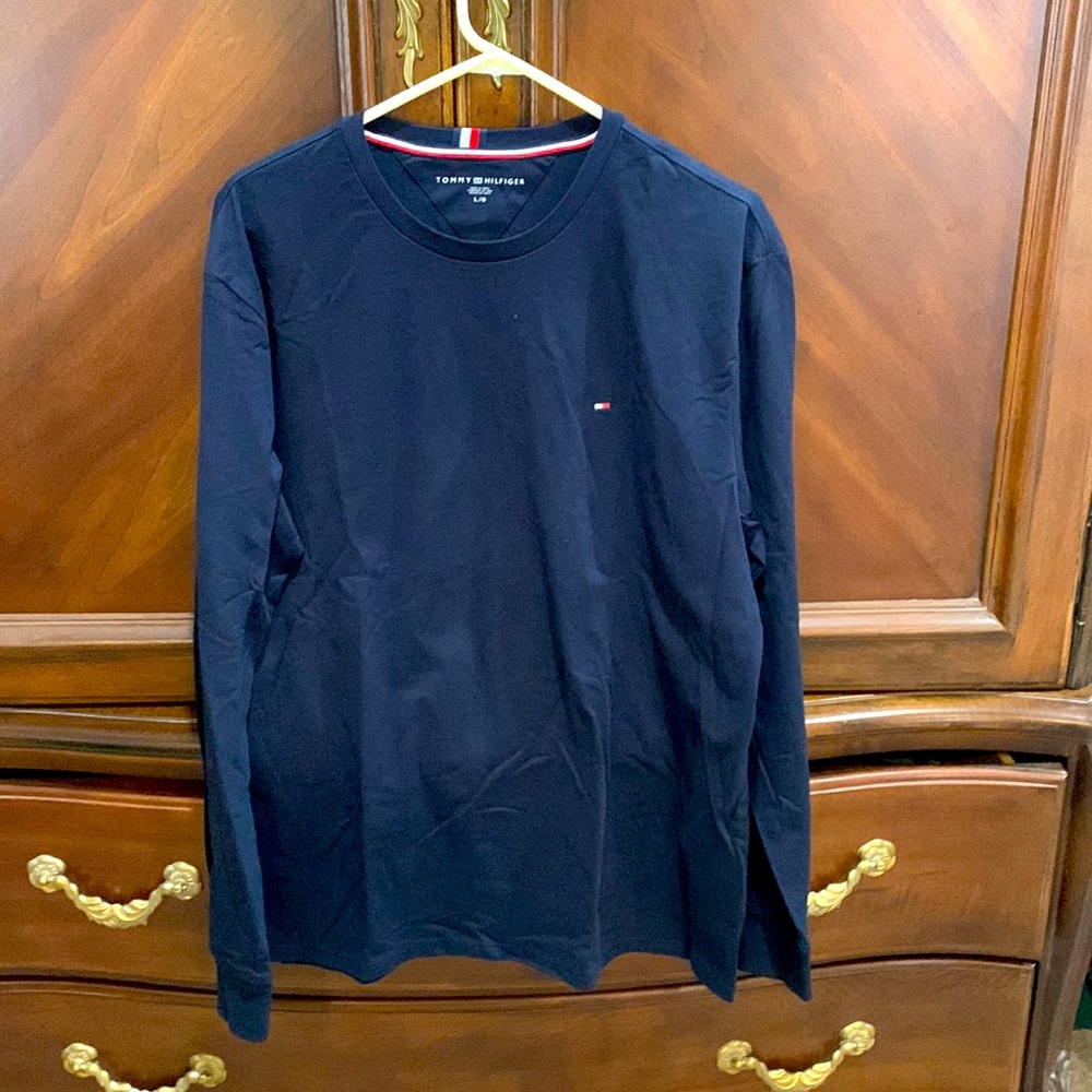 Tommy Hilfiger navy blue long sleeve T-shirt like men’s size L new/never worn
